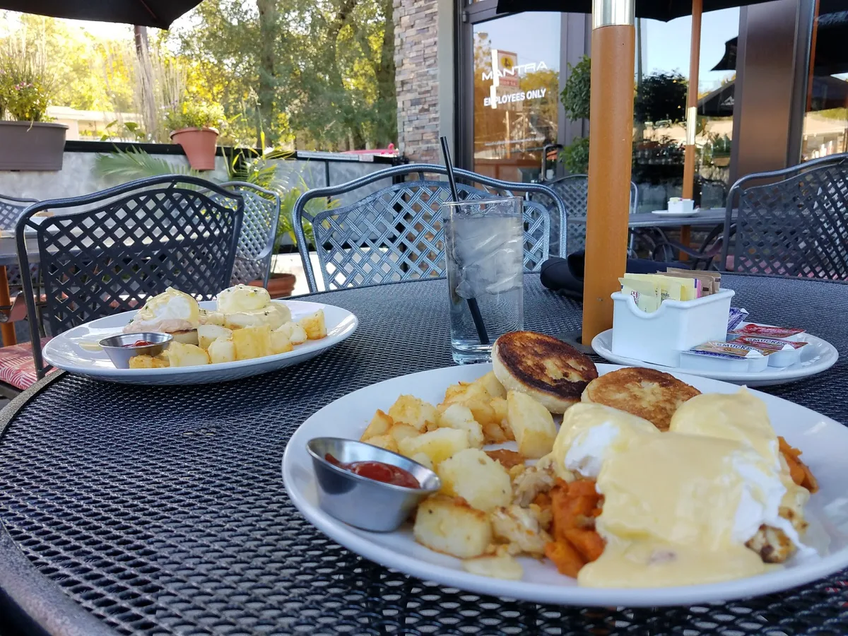 Mantra Bar & Grille: Restaurant Food And Dining Photo