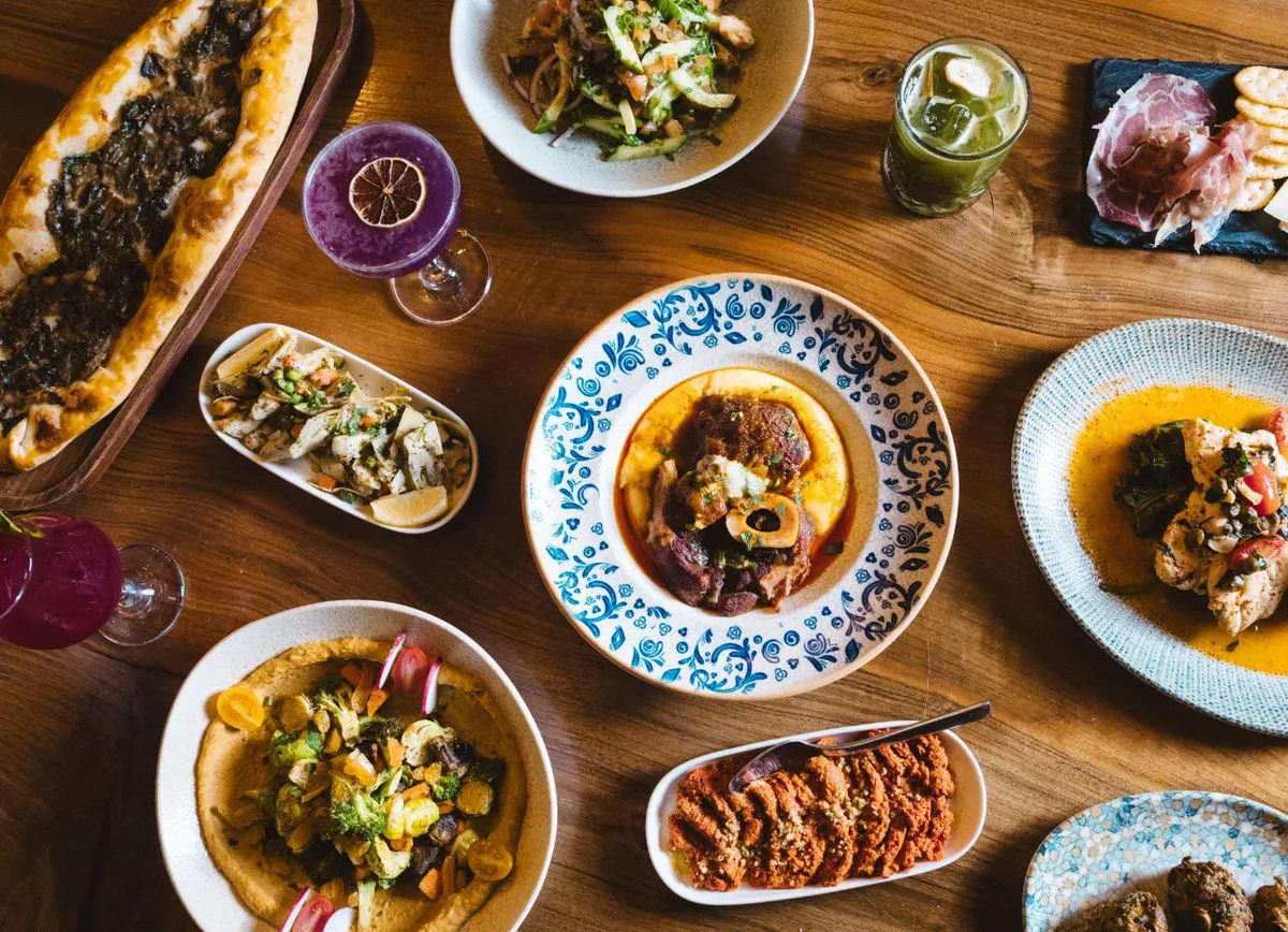 Turquoise Cafe & Restaurant: Restaurant Photograph