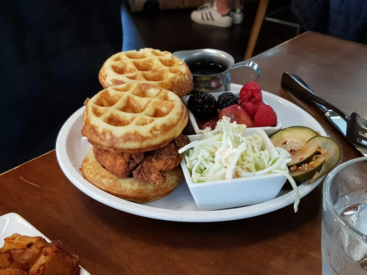 Four Friends Kitchen: Restaurant Photograph