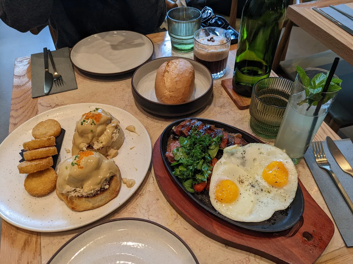 Eos & Nyx: Restaurant Photograph