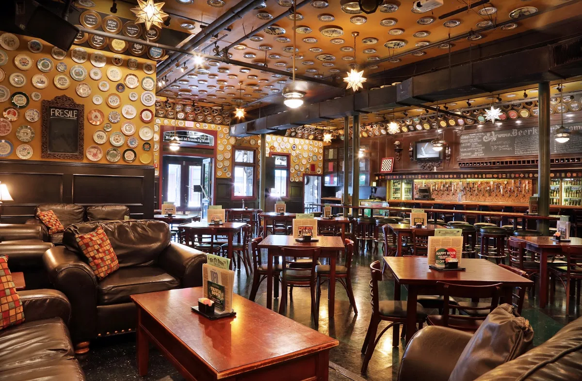 Flying Saucer Draught Emporium: Restaurant Photograph