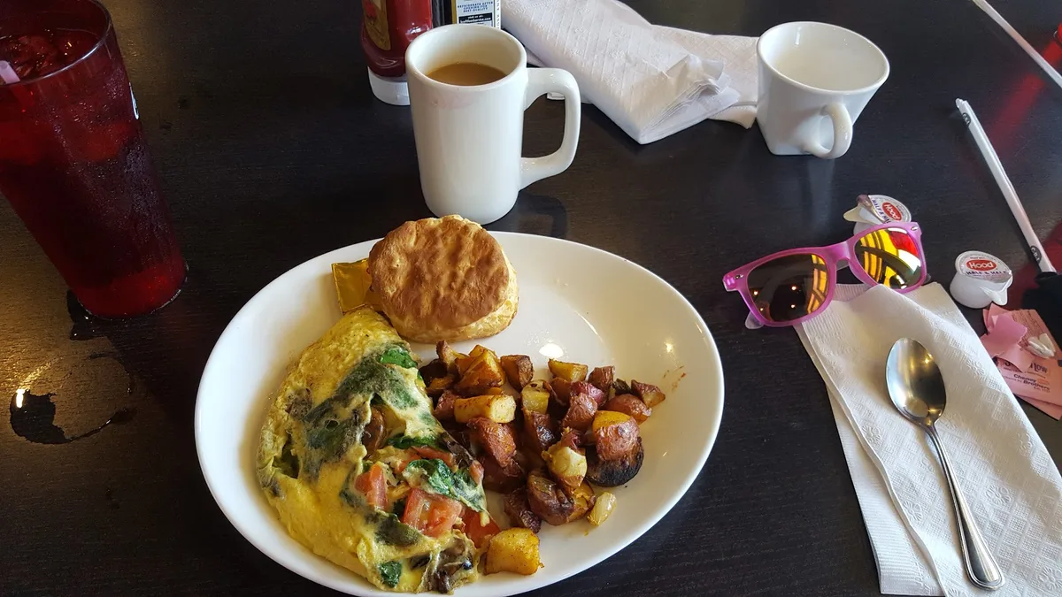 Uptown Kitchen And Bar: Restaurant Food And Dining Photo