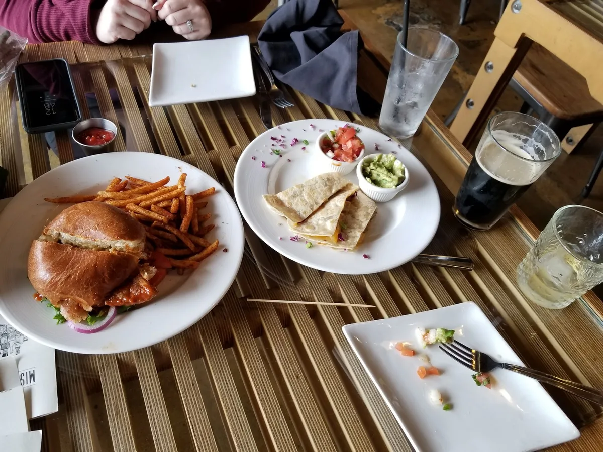 Mission Avenue: Restaurant Food And Dining Photo