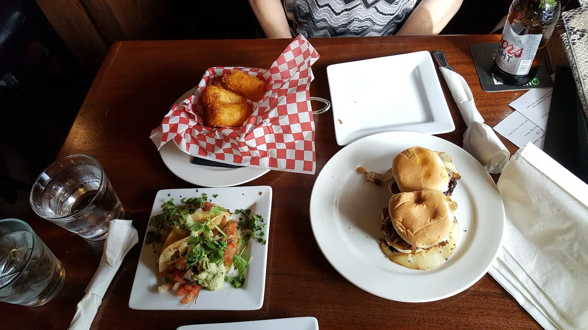 Dirty Oscar's Annex: Restaurant Photograph