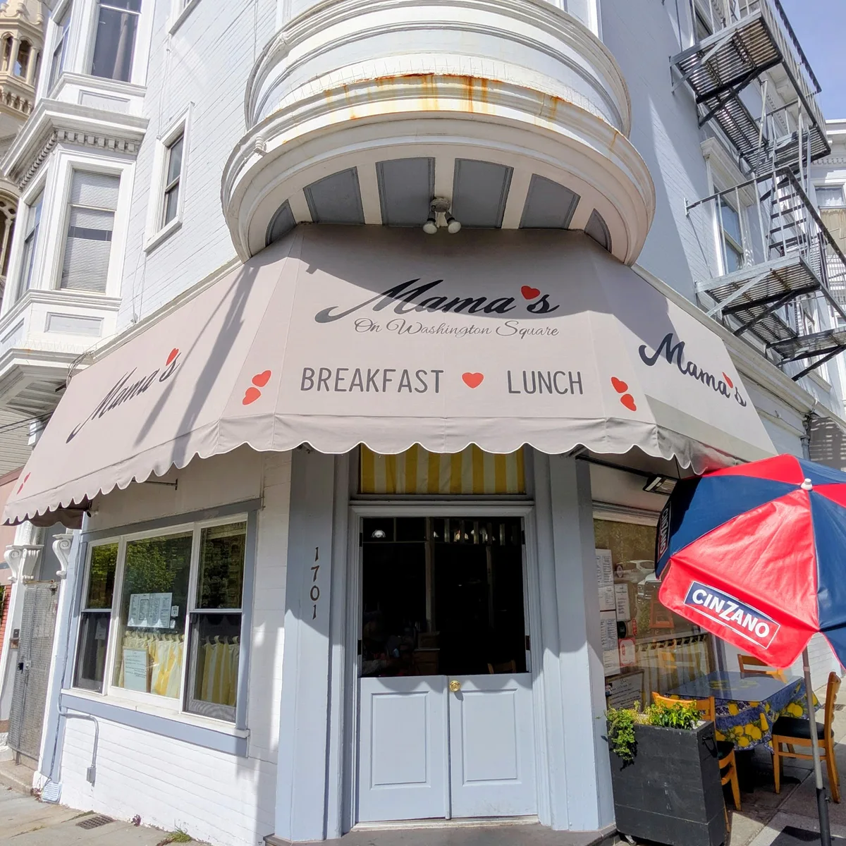 Mama's On Washington Square: Restaurant Photograph