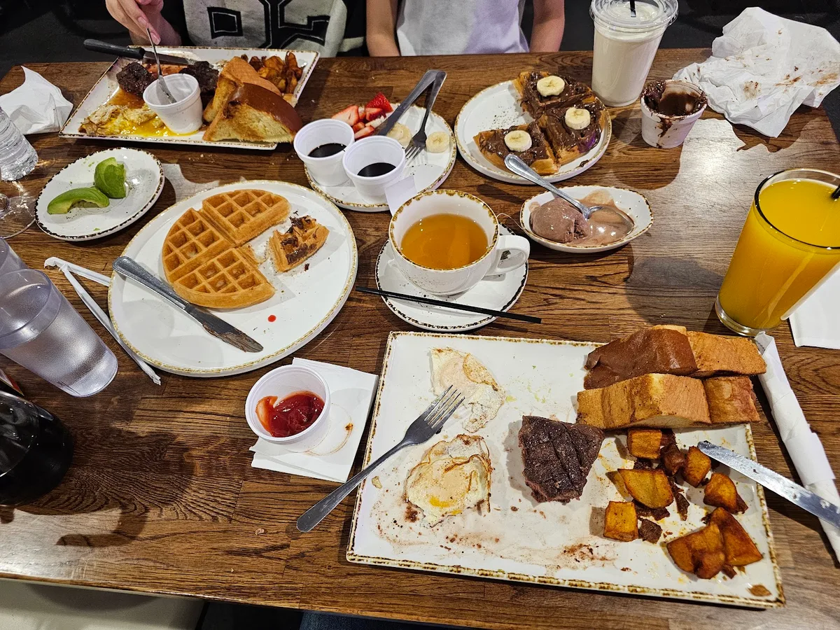 Madres Brunch: Restaurant Photograph