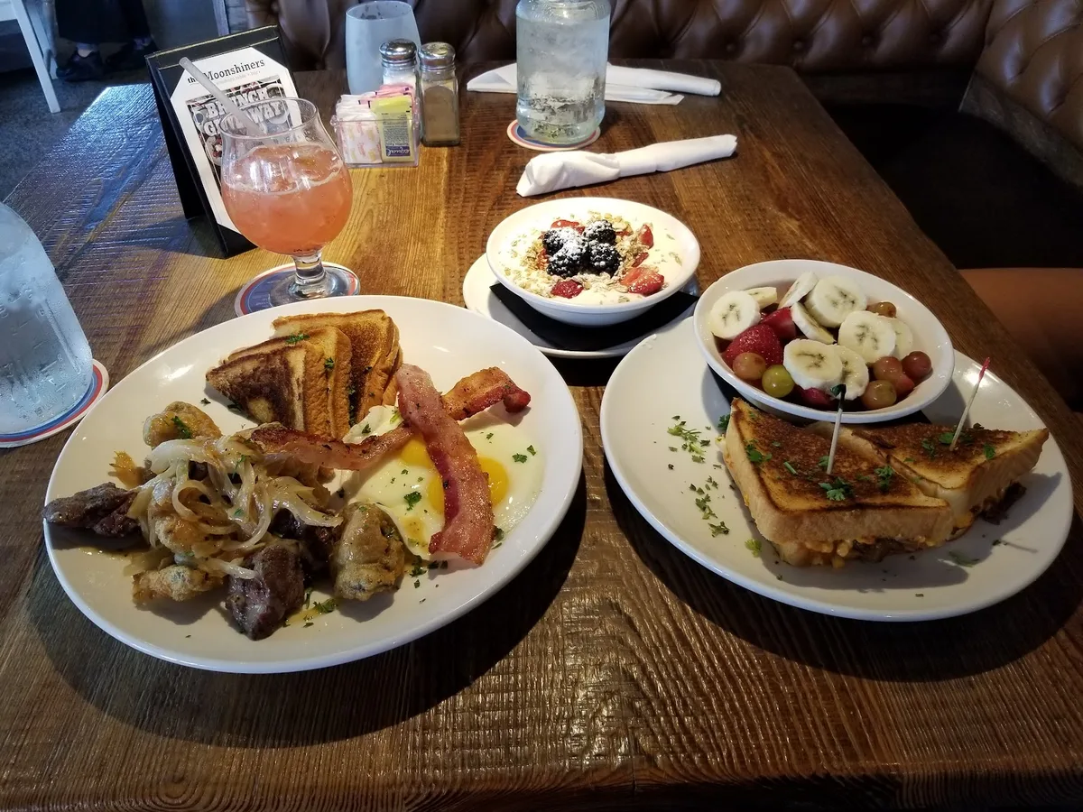 The Moonshiners Southern Table + Bar: Restaurant Photograph