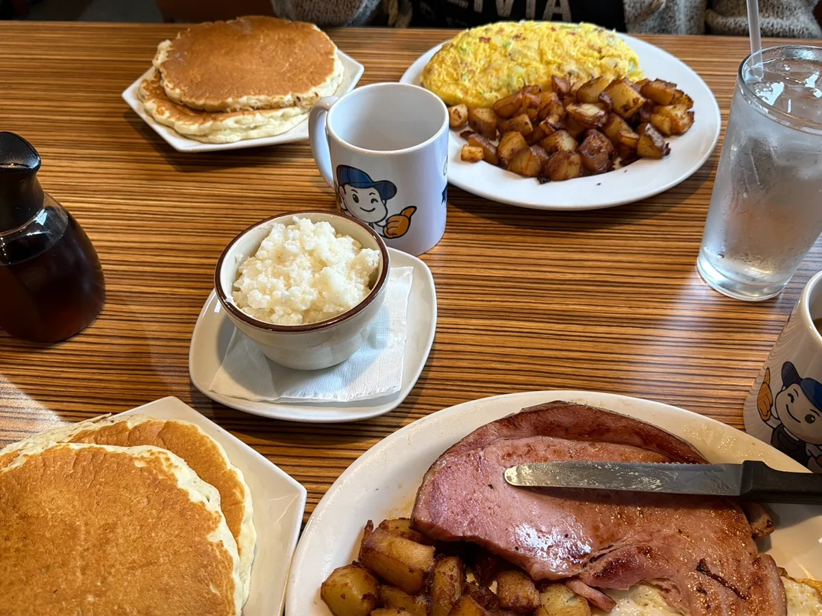 3 Rivers Café: Restaurant Photograph