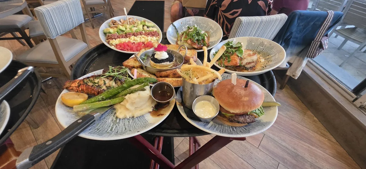 Shooters Waterfront: Restaurant Photograph
