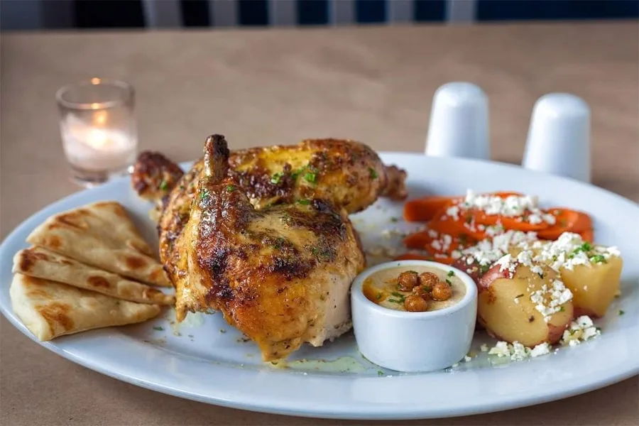 Yanni's Greek Restaurant: Restaurant Photograph
