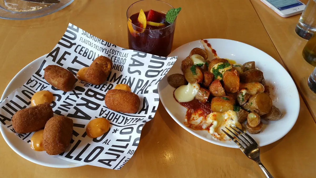 Jaleo: Restaurant Photograph