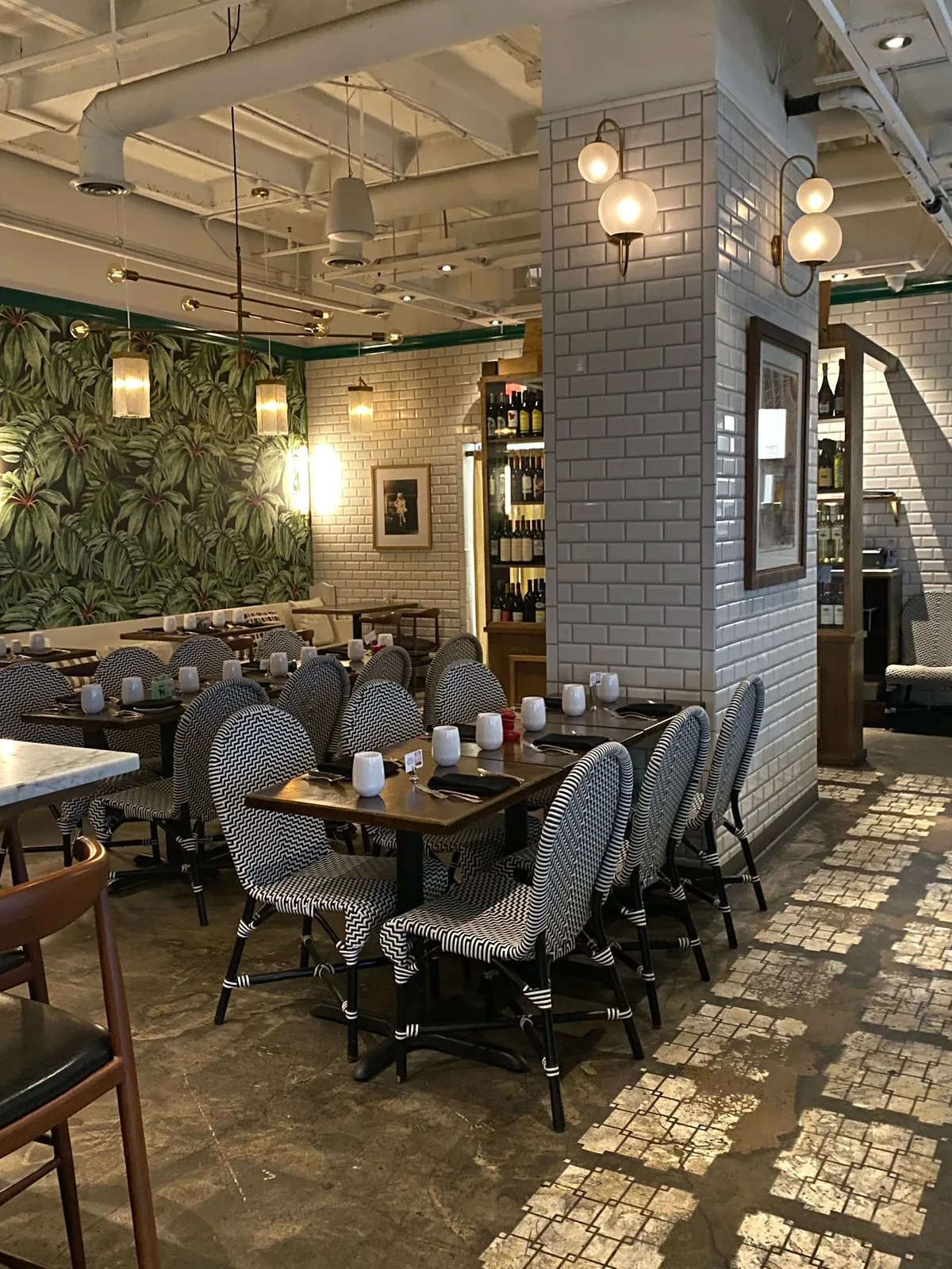 Opal's Table: Restaurant Photograph