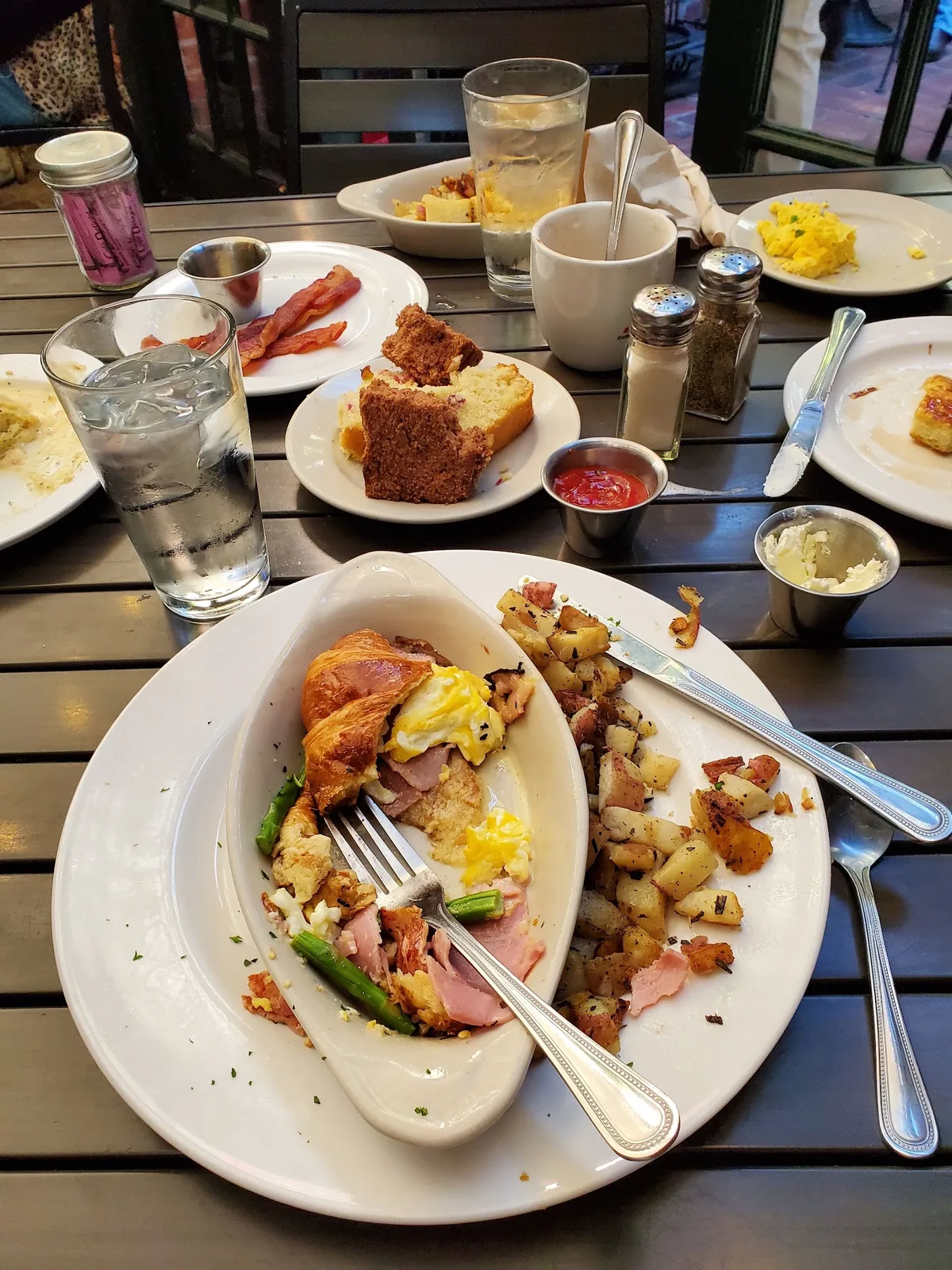 Bread Winners Cafe & Bakery: Restaurant Photograph