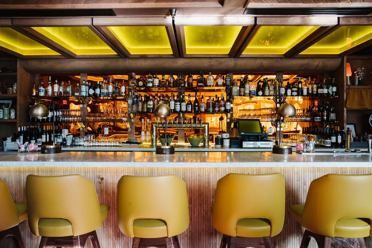 BeetleCat: Restaurant Photograph