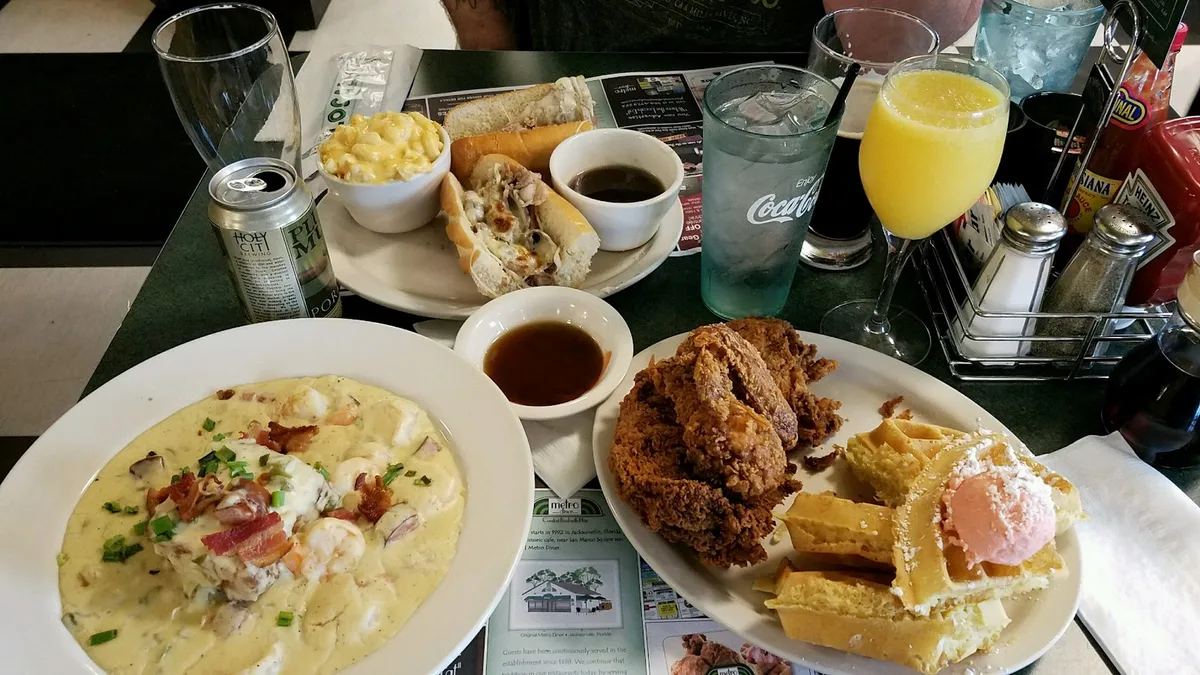 Metro Diner: Restaurant Photograph
