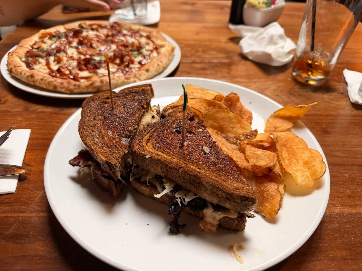 Noosh Nosh: Restaurant Photograph