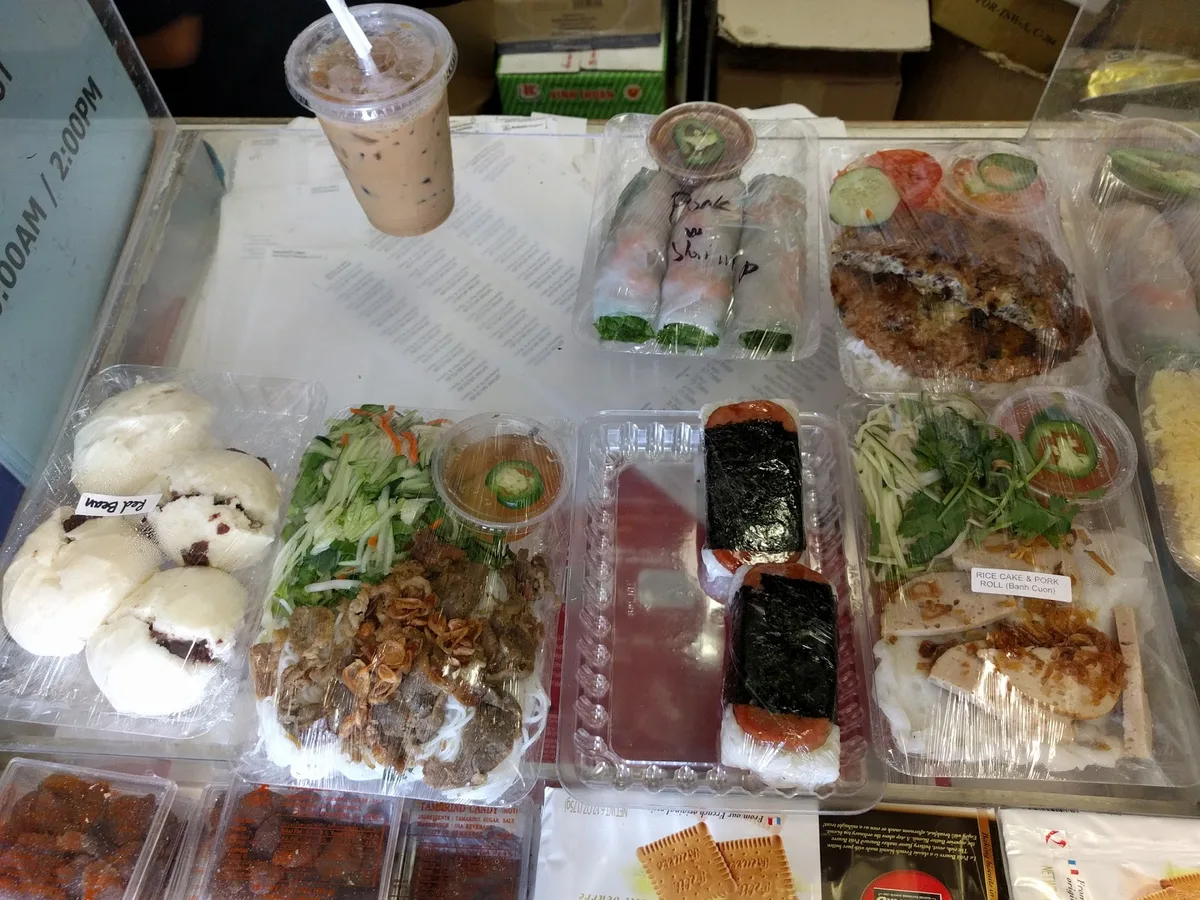 Cẩm Hưng Sandwich and Coffee: Restaurant Food And Dining Photo
