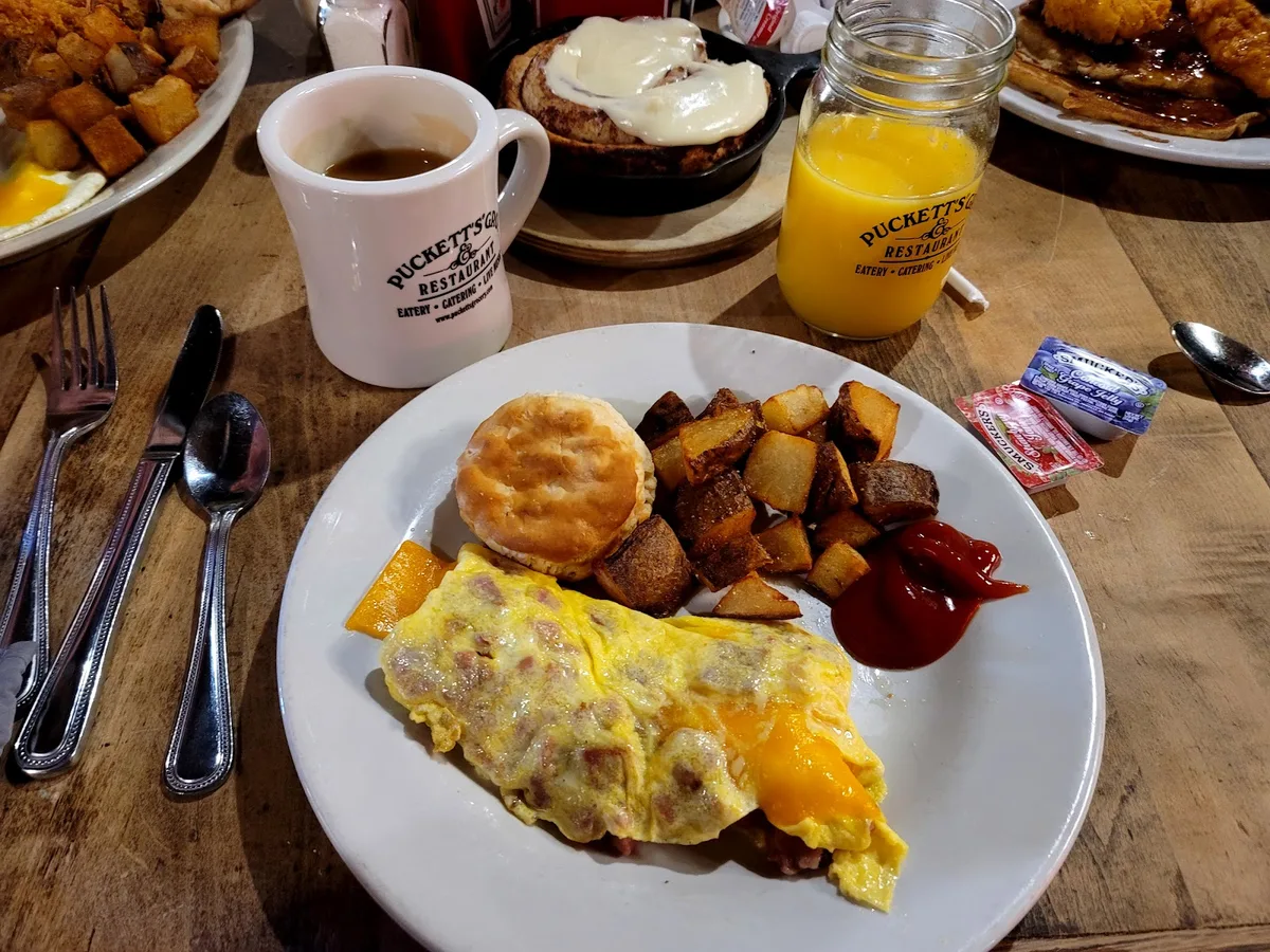 Puckett's Restaurant: Restaurant Photograph