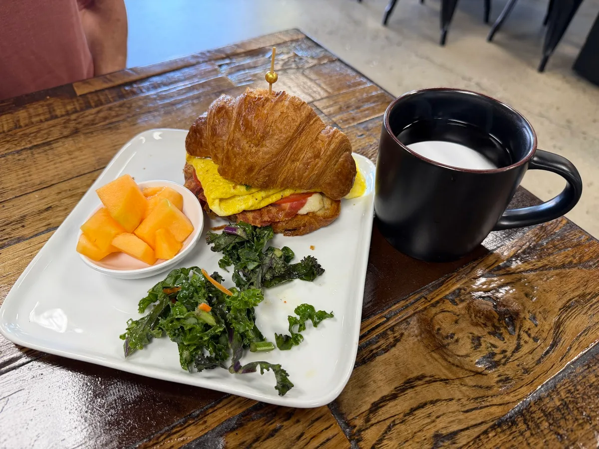 Mika's Cafe: Restaurant Photograph