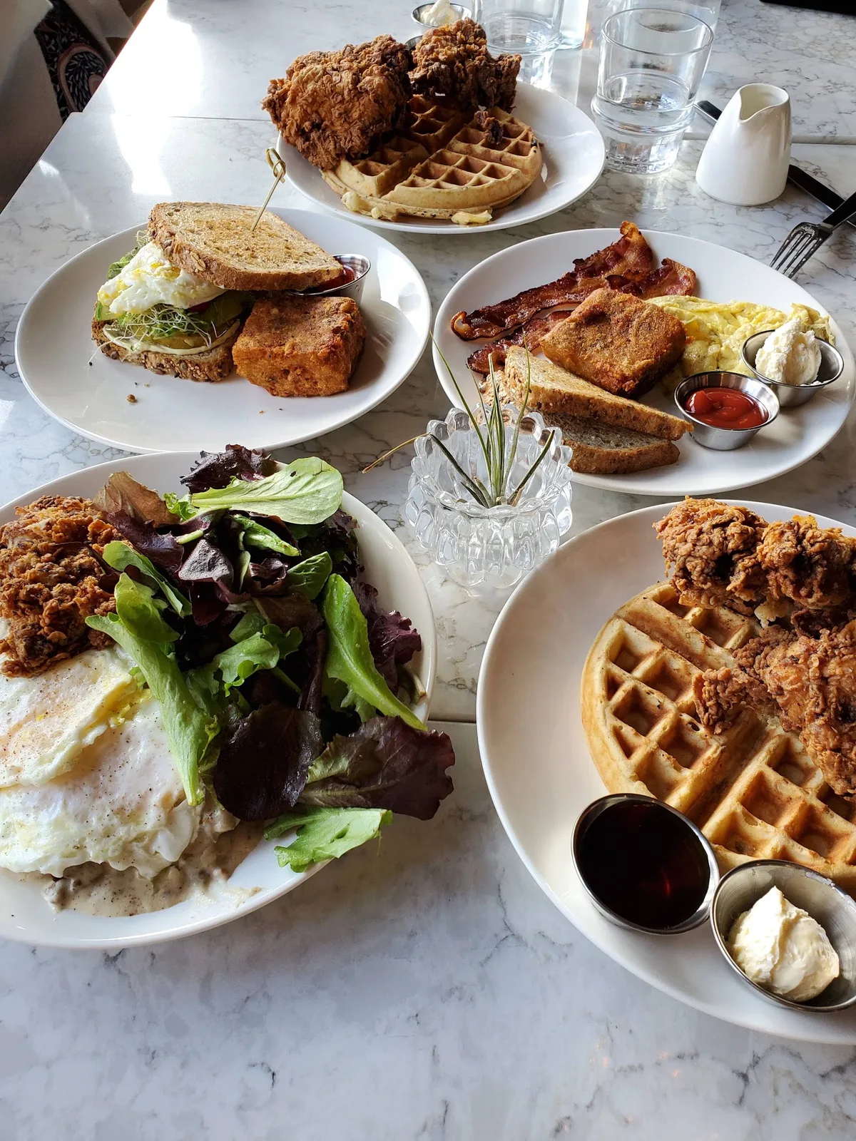 H Cafe: Restaurant Photograph