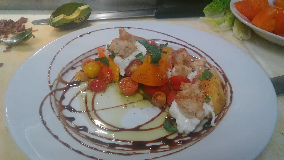 Mezzo: Restaurant Food And Dining Photo