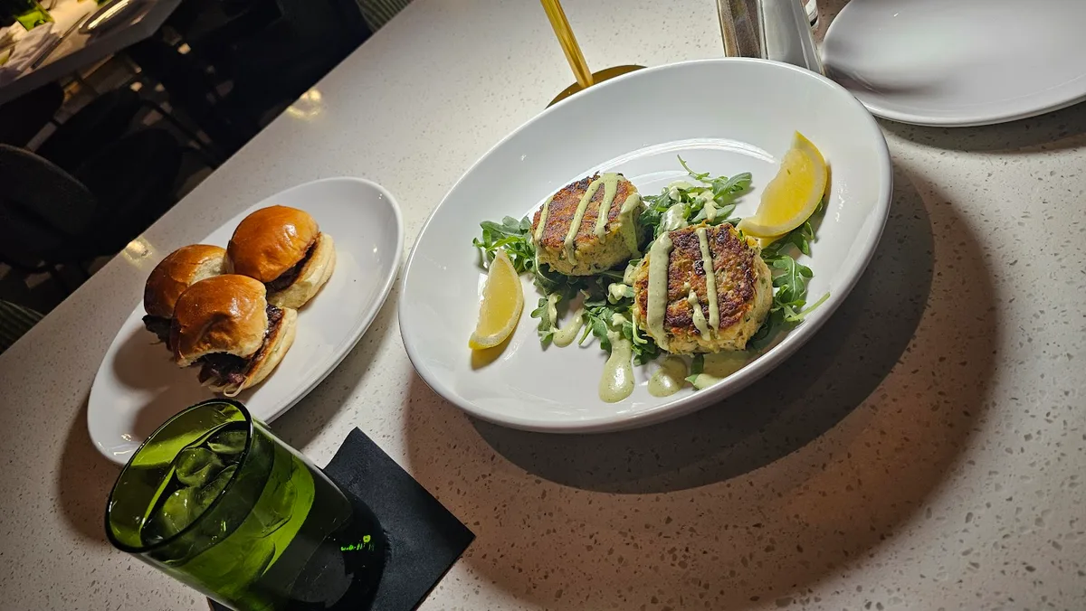 Dapper Dine & Lounge: Restaurant Photograph