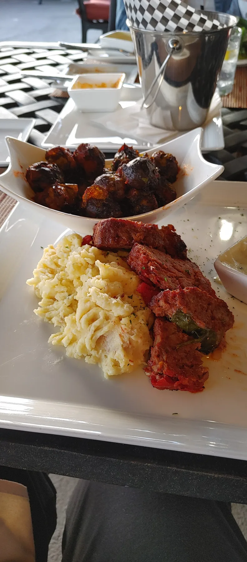 GATES GRILLE: Restaurant Food And Dining Photo