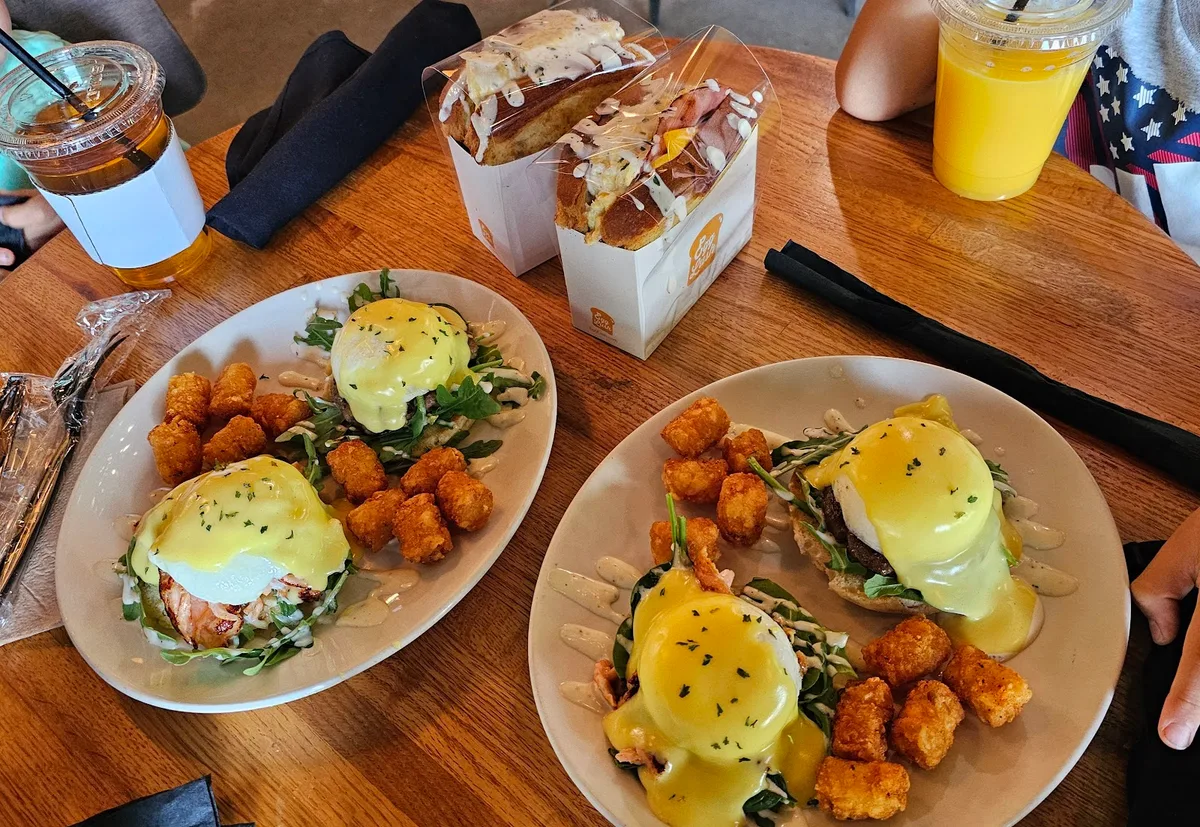 Egg Lush: Restaurant Photograph