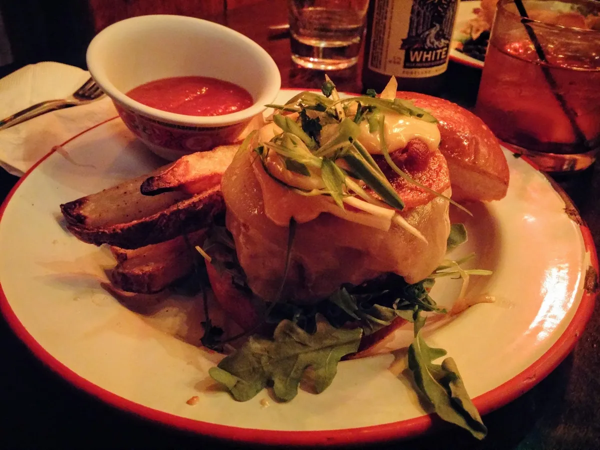 Delux Cafe: Restaurant Food And Dining Photo