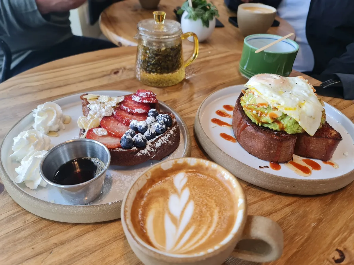 Hybrid Coffee & Kitchen – Downtown: Restaurant Photograph
