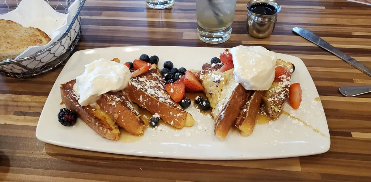 All Day Café: Restaurant Food And Dining Photo