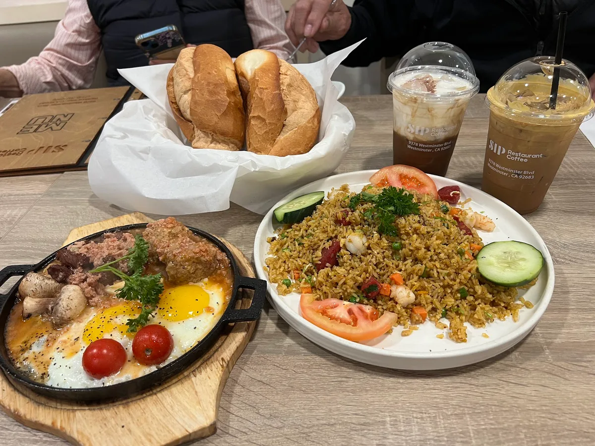 Sip Restaurant & Coffee: Restaurant Photograph
