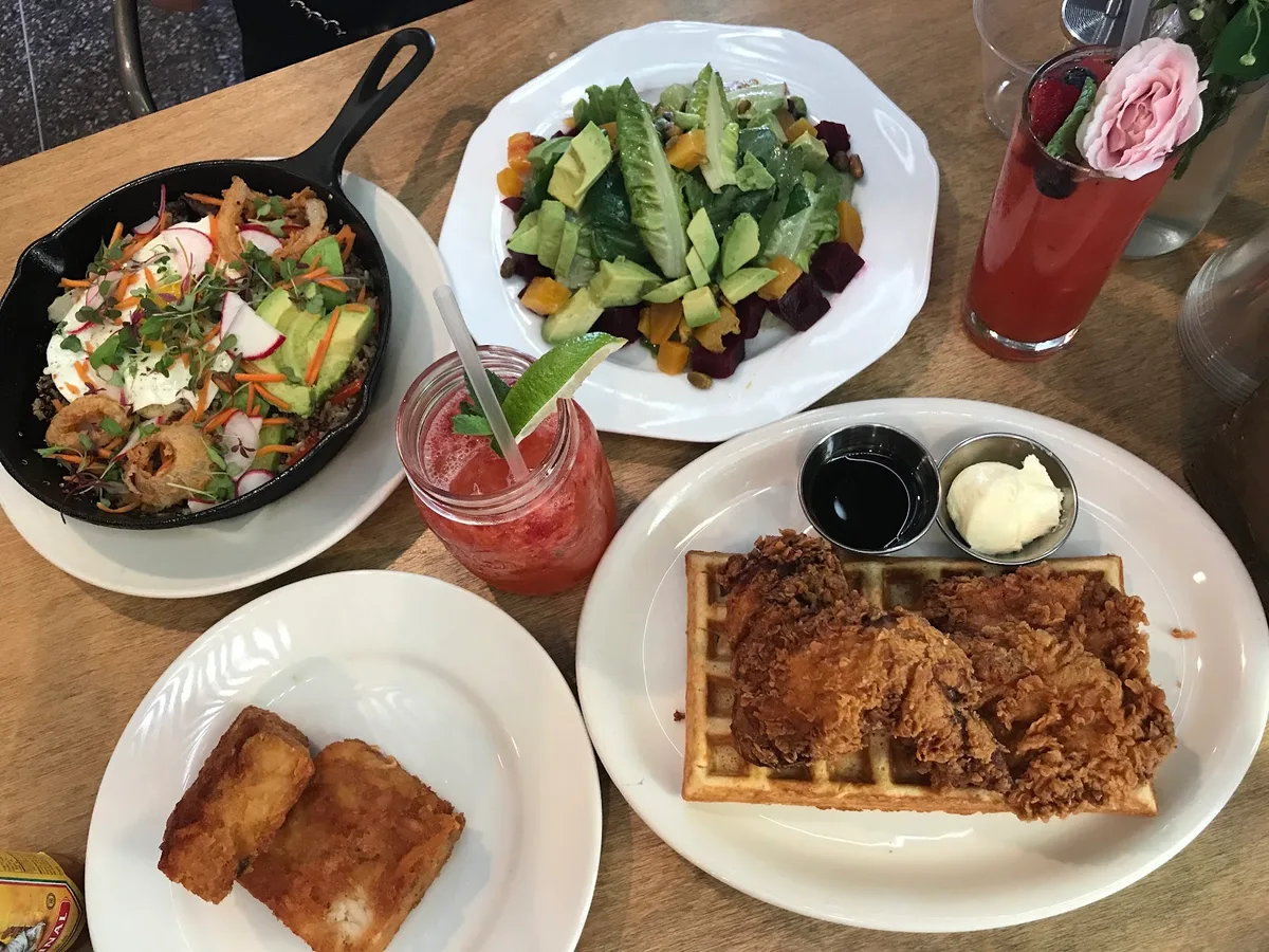 Poppy + Rose: Restaurant Photograph