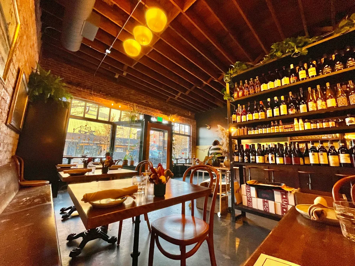 Field Bar + Bottle: Restaurant Photograph