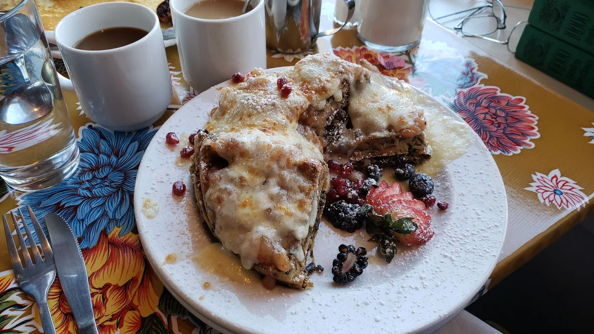 Comfort & Floyd: Restaurant Photograph