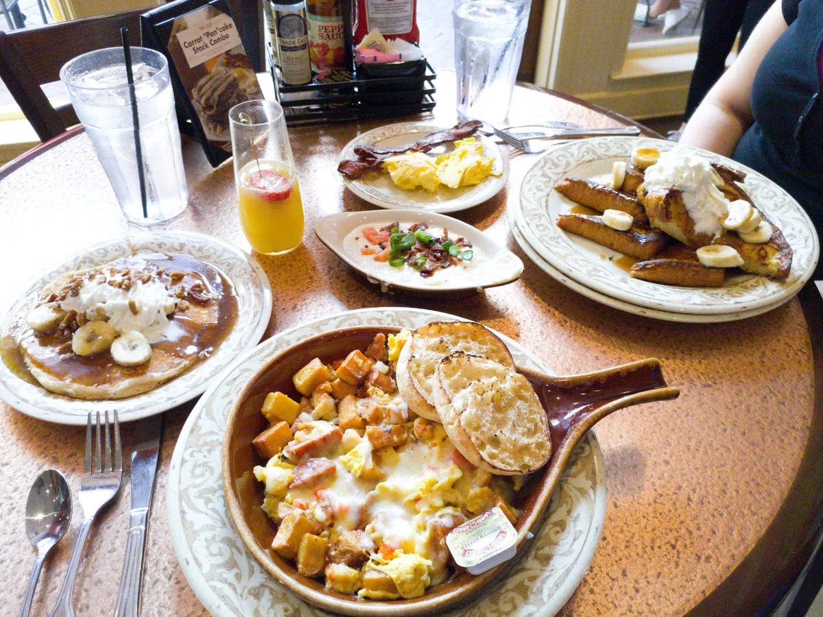 Another Broken Egg Cafe: Restaurant Photograph
