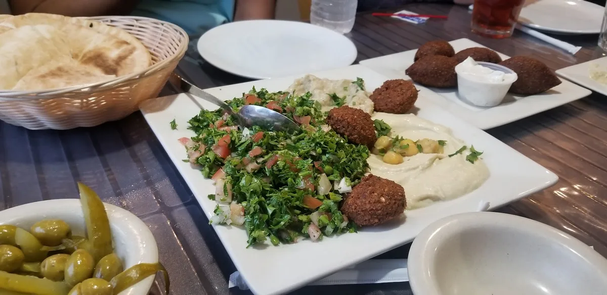 Al Raouche Restaurant: Restaurant Food And Dining Photo