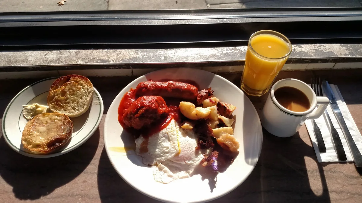 Parkway Diner: Restaurant Food And Dining Photo