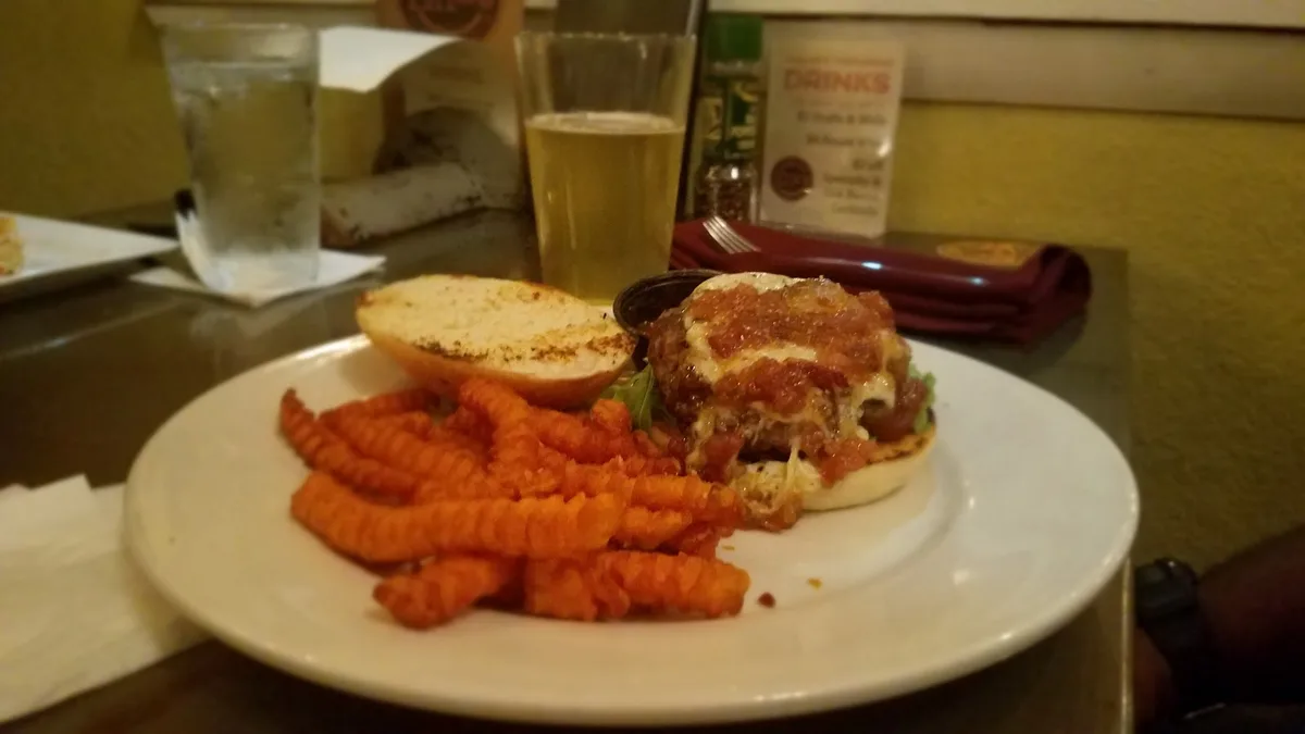 Ella’s Americana Folk Art Cafe: Restaurant Food And Dining Photo