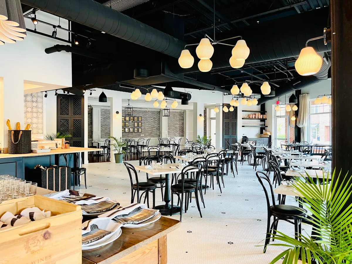 Bluebird: Restaurant Photograph