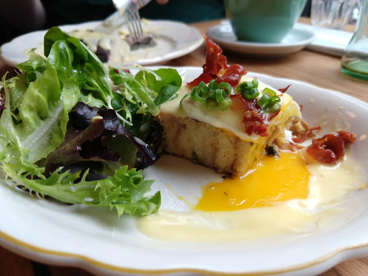 The Essential: Restaurant Photograph