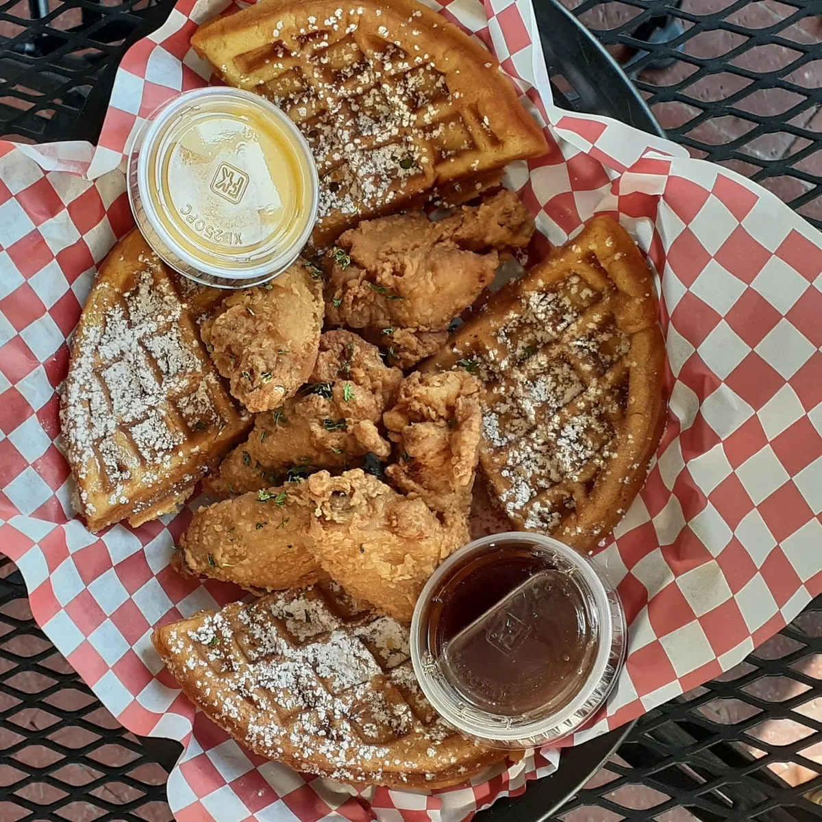 Blends Daiquiri Lounge: Restaurant Food And Dining Photo