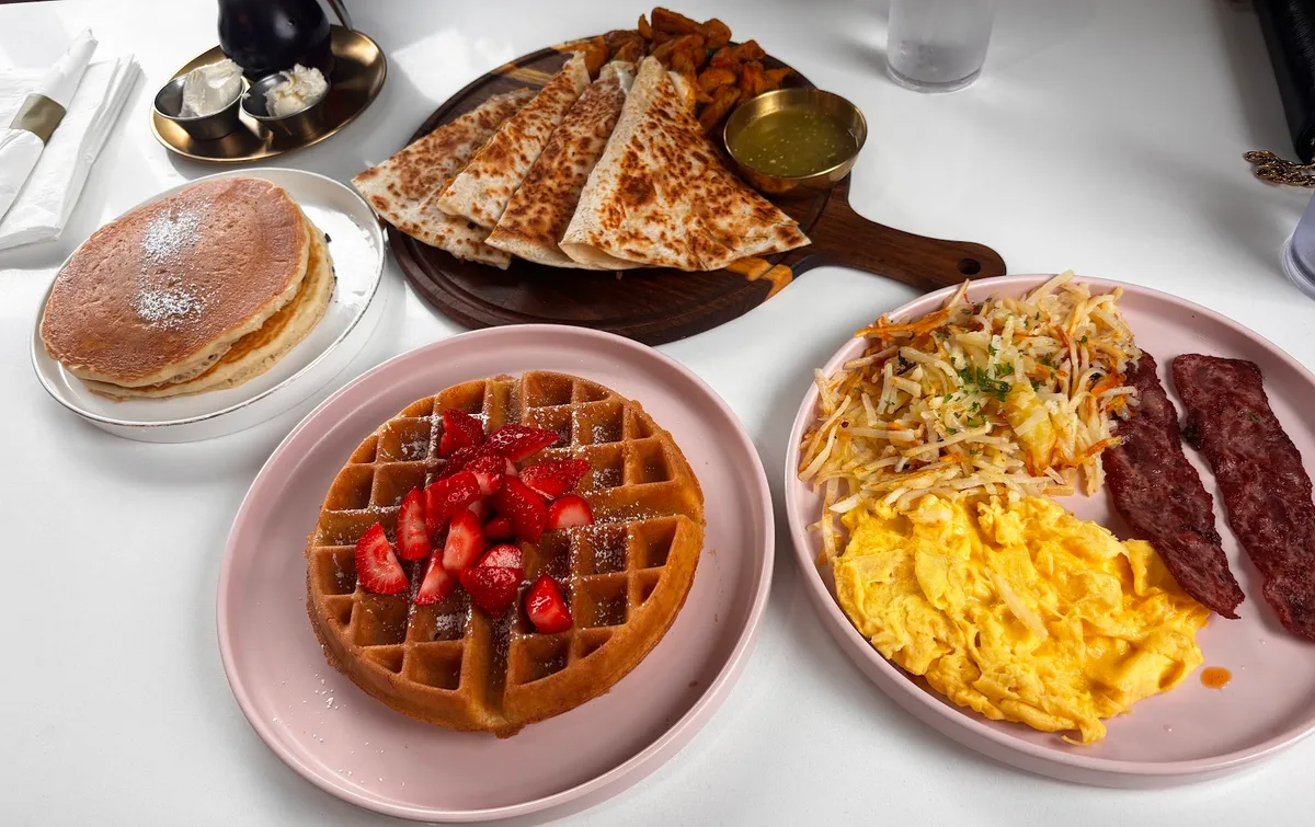 Egg & Berry Breakfast & Brunch Café: Restaurant Photograph