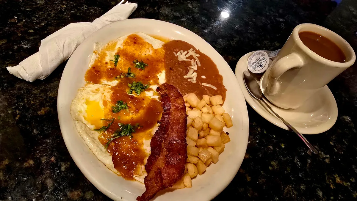 Porfirio's Restaurant Bar: Restaurant Photograph