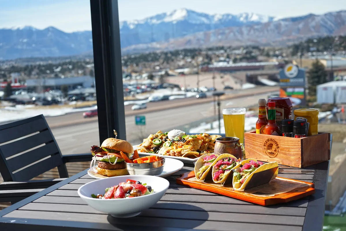 ViewHouse Colorado Springs: Restaurant Photograph