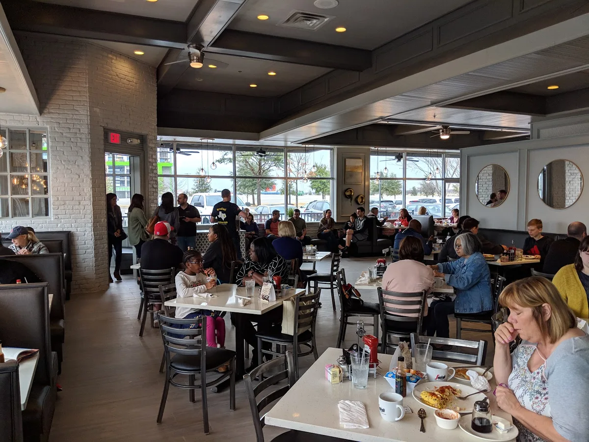 Eggsquisite Cafe: Restaurant Photograph