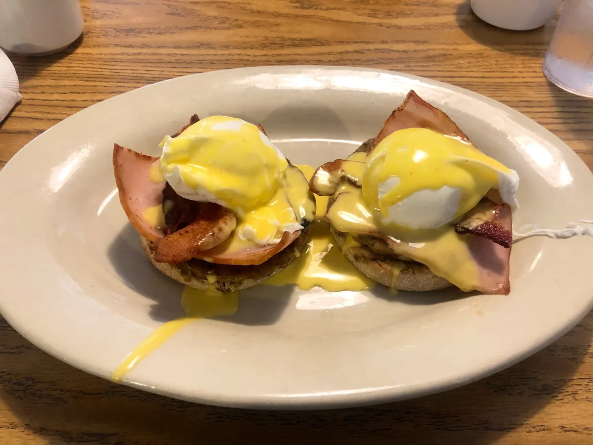 Delicious Temptations: Restaurant Food And Dining Photo