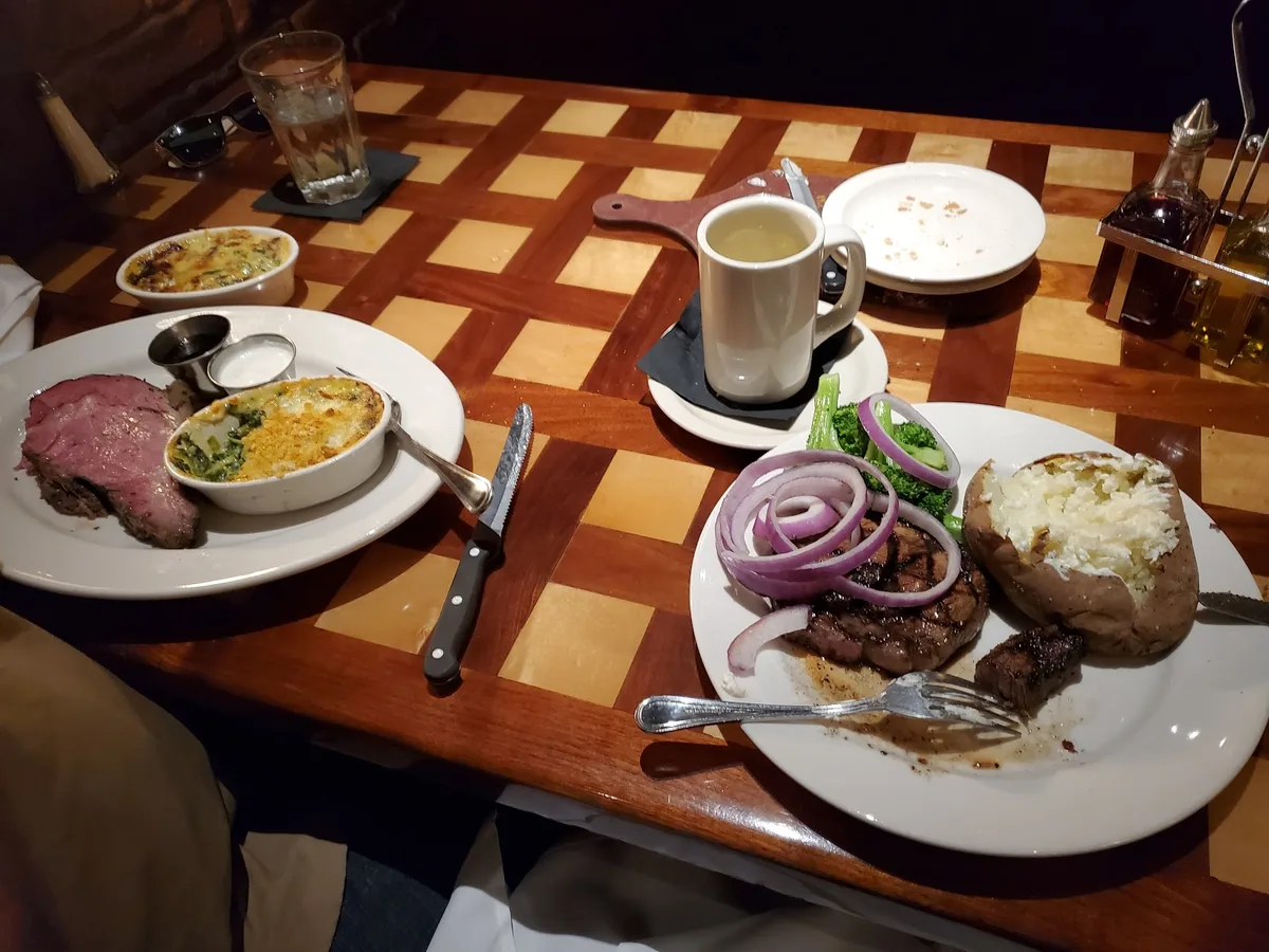 Copper Cellar West: Restaurant Photograph