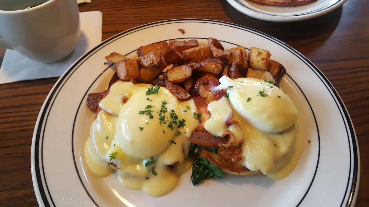 Mimi's Cafe: Restaurant Photograph