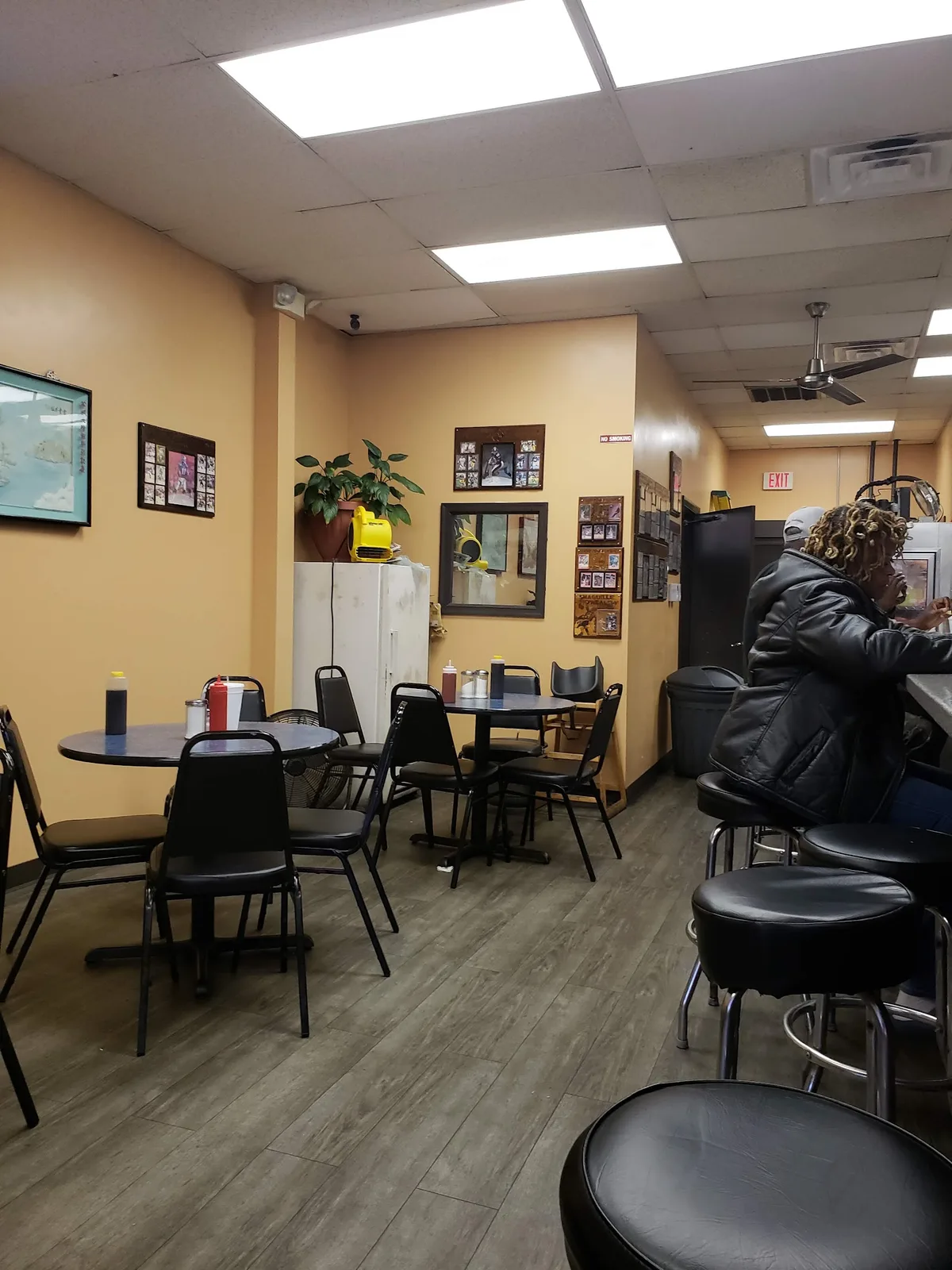 Lindy's Famous Hotdogs: Restaurant Food And Dining Photo